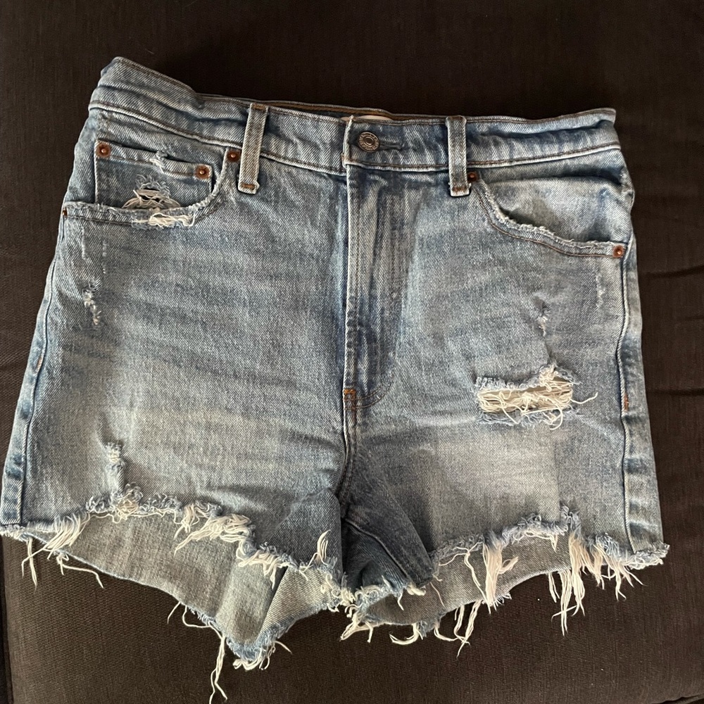 Abercrombie High Rise 4 inch shorts size 28